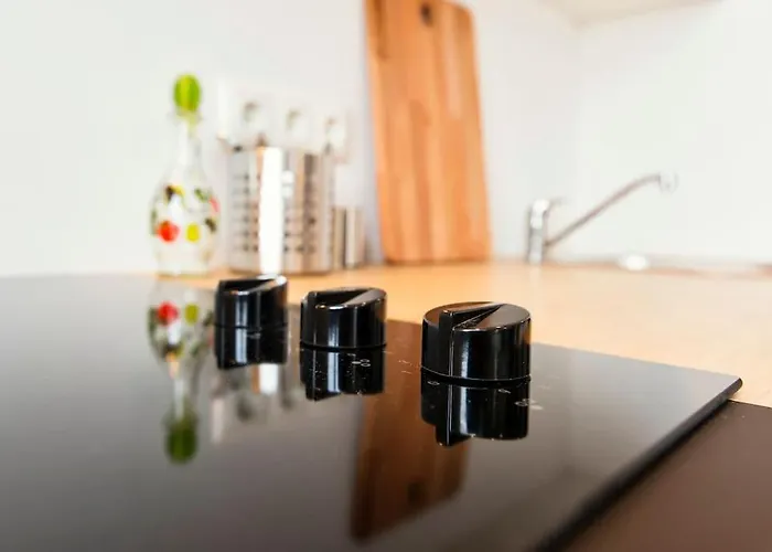 Cute Studio Apt With A View Over The Rooftops And Free Parking In The Area