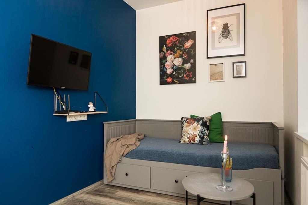 Huoneisto Cute With A View Over The Rooftops And Free Parking In The Area *