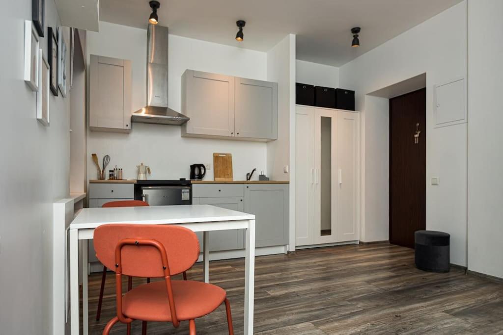 Cute With A View Over The Rooftops And Free Parking In The Area Huoneisto *
